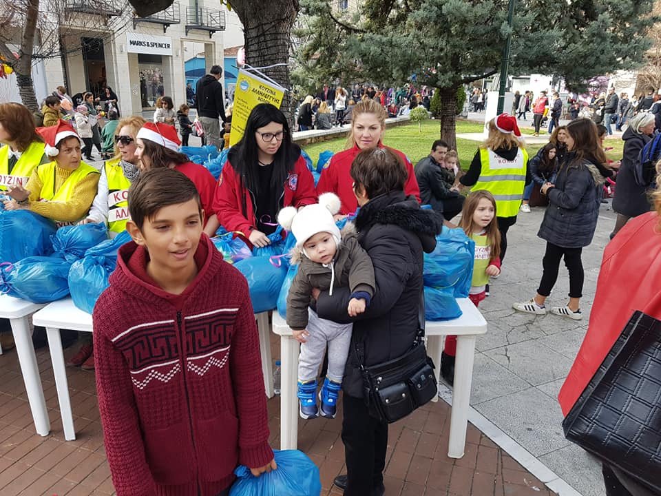 Μοιράσαμε δώρα στα παιδιά