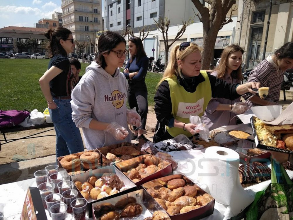 Φοιτητές-τριες της Αρχιτεκτονικής μαγείρεψαν και προσέφεραν γεύμα μαζί με την Κουζίνα Αλληλεγγύης