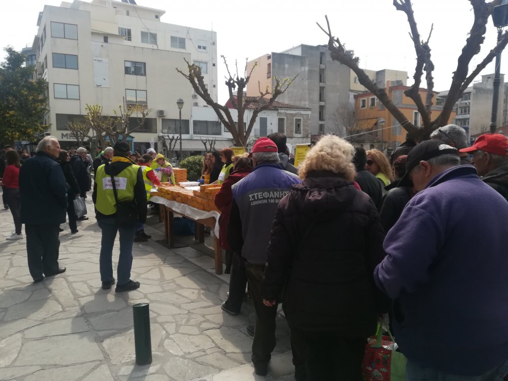 Μαθητές του 3ου ΓΕΛ και η Κουζίνα Αλληλεγγύης πρόσφεραν φαγητό σε απόρους