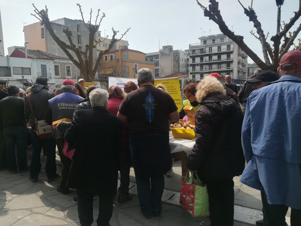 Μαθητές του 3ου ΓΕΛ και η Κουζίνα Αλληλεγγύης πρόσφεραν φαγητό σε απόρους