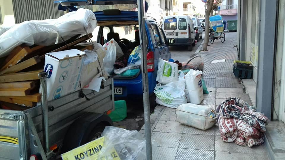 Προσφορά διαφόρων ειδών για τους σεισμόπληκτους της περιοχής Τυρνάβου Λάρισας