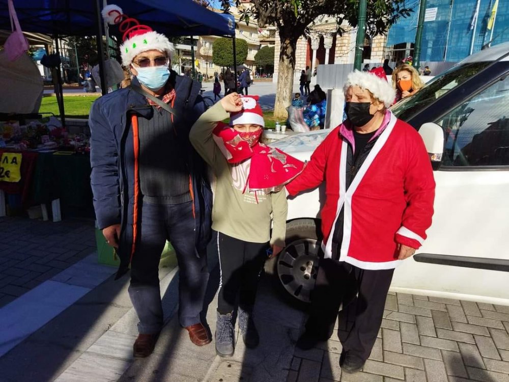 Η Κουζίνα Αλληλεγγύης Βόλου χάρισε παιχνίδια σε παιδιά
