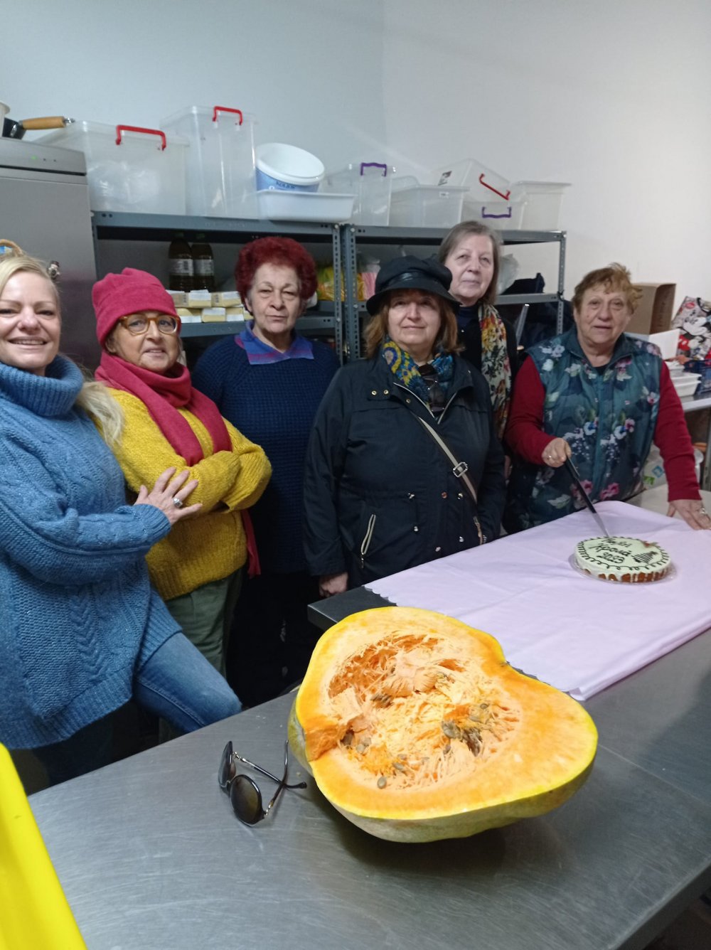 Κοπή πρωτοχρονιάτικης πίτας της Κουζίνας Αλληλεγγύης Βόλου για το 2023