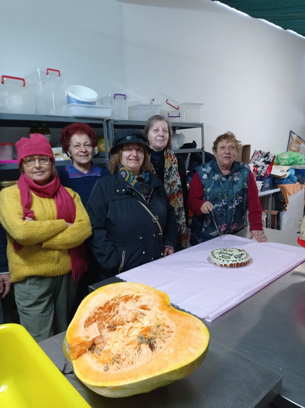 Κοπή πρωτοχρονιάτικης πίτας της Κουζίνας Αλληλεγγύης Βόλου για το 2023