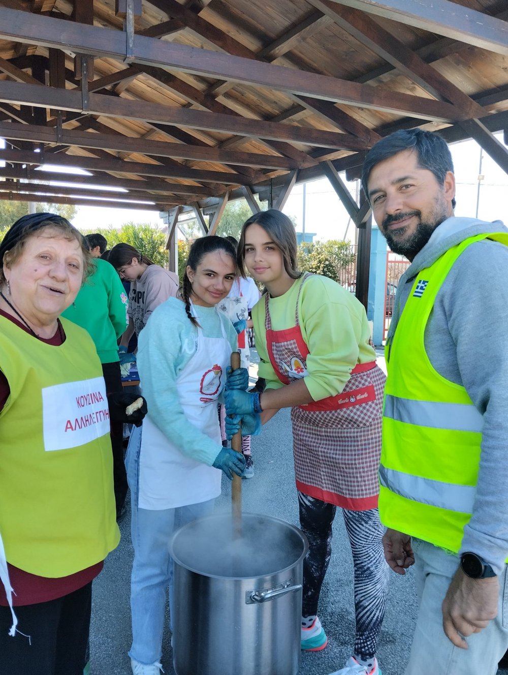 Ταξίδι Προσφοράς και Εθελοντισμού μαζί με The Love Van και τα παιδιά του Γυμνασίου του ΠΡΟΜΗΘΕΑ