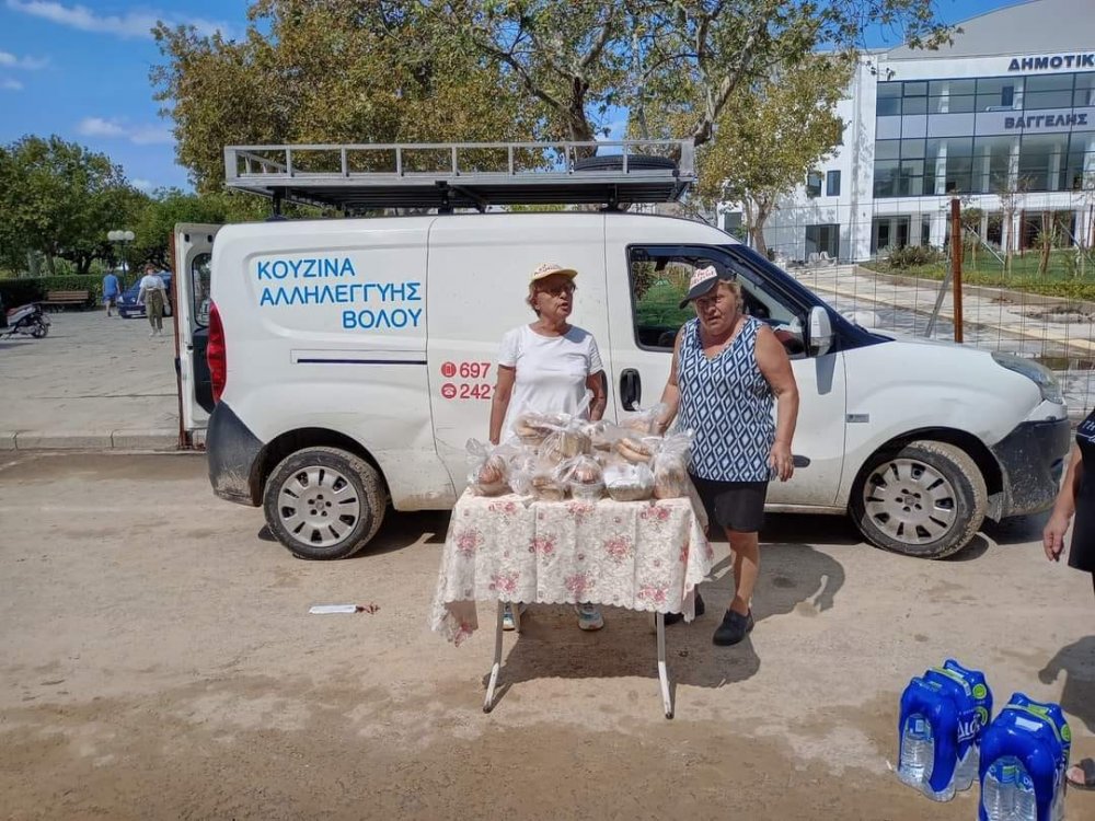 Η Κουζίνα Αλληλεγγύης Βόλου κοντά στους πλημμυροπαθείς του Βόλου