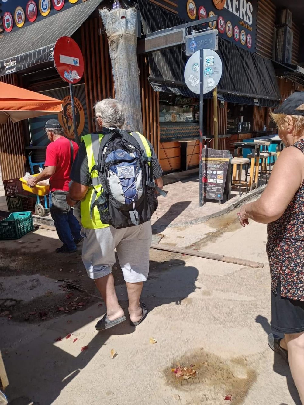 Η Κουζίνα Αλληλεγγύης Βόλου πρόσφερε φαγητό στη λαϊκή αγορά της Νέας Ιωνίας Βόλου 