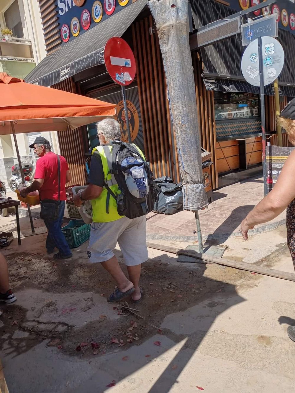 Η Κουζίνα Αλληλεγγύης Βόλου πρόσφερε φαγητό στη λαϊκή αγορά της Νέας Ιωνίας Βόλου