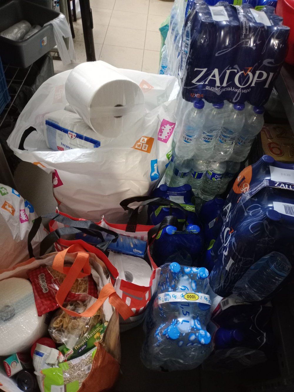 Η Κουζίνα Αλληλεγγύης Βόλου έλαβε αναγκαία αγαθά από τους κατοίκους της Πέλλας και Θεσσαλονίκης για τους πλημμυροπαθείς της περιοχής μας