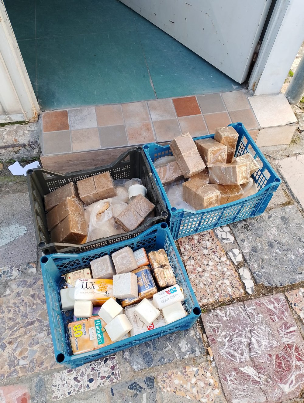 Η Κουζίνα Αλληλεγγύης Βόλου πρόσφερε σαπούνια στο Ειδικό Κατάστημα Κράτησης Βόλου