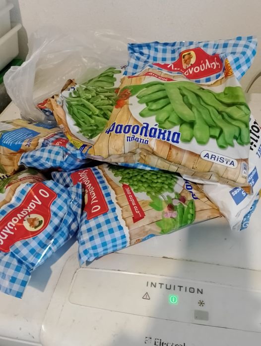 Προσφορά τροφίμων από την κ. Νίκη από τη Νέα Ιωνία Βόλου στην Κουζίνα Αλληλεγγύης Βόλου