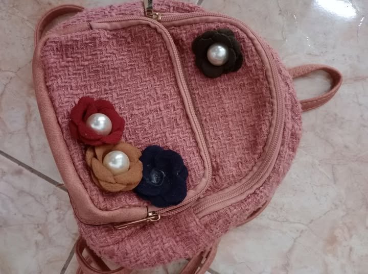 Χαρίστηκαν από την Κουζίνα Αλληλεγγύης Βόλου 