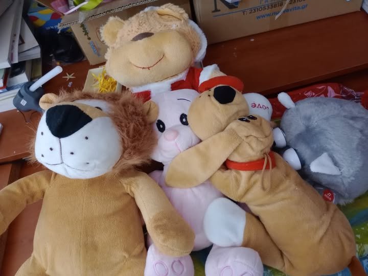 Χαρίστηκαν από την Κουζίνα Αλληλεγγύης Βόλου 