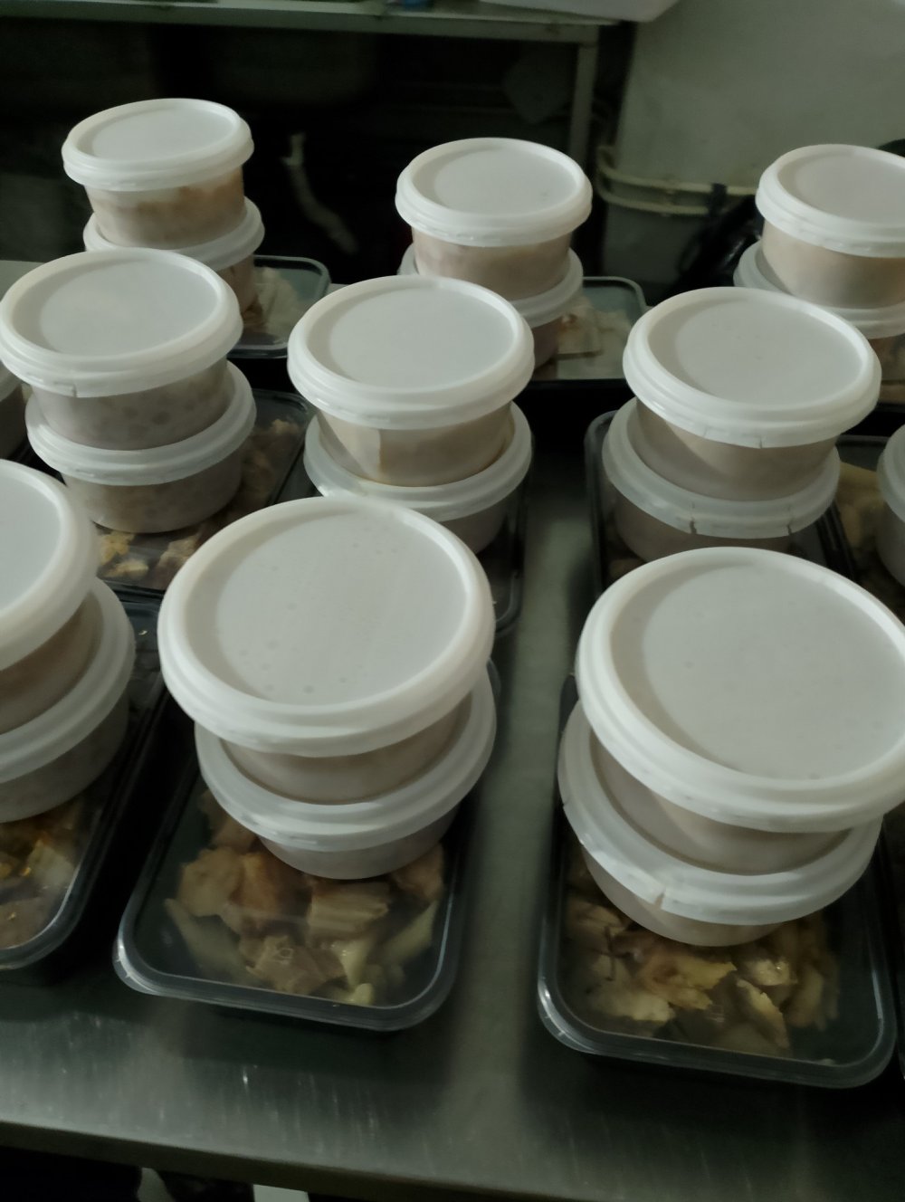 Το γεύμα της Κουζίνας Αλληλεγγύης Βόλου προσφέρθηκε από συμπολίτη μας εις μνήμη συγγενών του