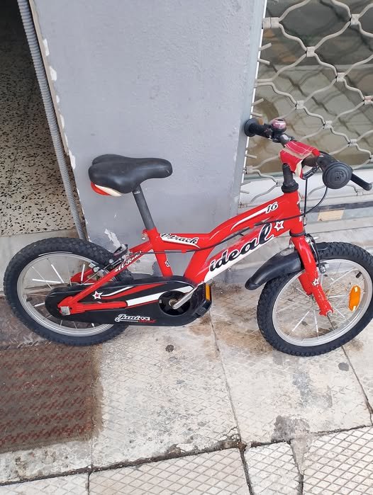 Χαρίστηκαν από την Κουζίνα Αλληλεγγύης Βόλου 